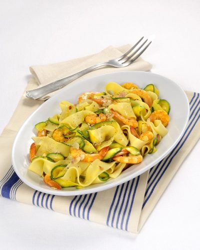 Spaghetti con gamberi e fiori di zucca
