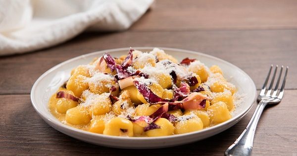 Gnocchi al radicchio e zafferano