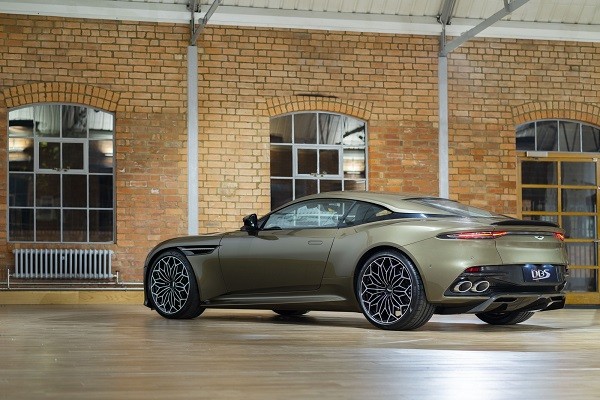 Aston Martin DBS Superleggera OHMSS Edition