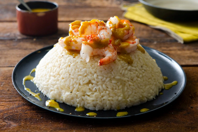 Riso al curry con gamberi