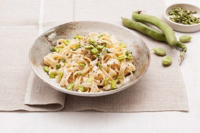 pasta con cacio, pepe e fave