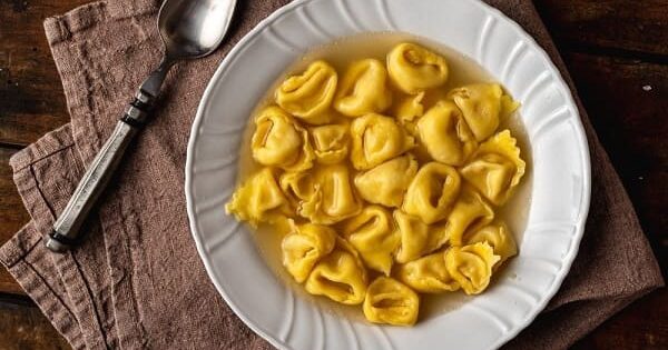 Cappelletti in brodo