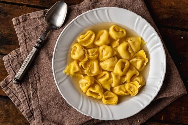 Cappelletti in brodo