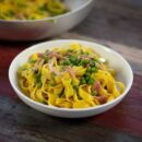 Fettuccine alla papalina con piselli