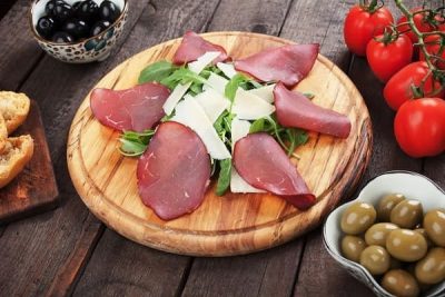 bresaola con rucola e grana