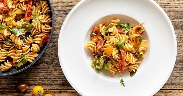 Pasta con rucola e pomodorini