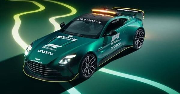 Aston Martin Vantage - safety car
