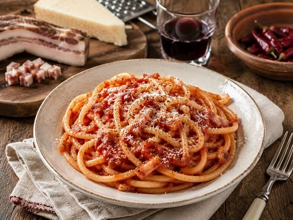 Bucatini all'amatriciana AI